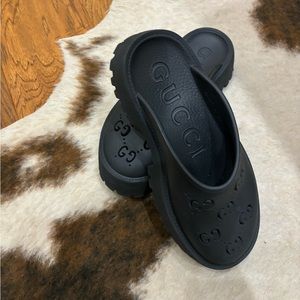 EUC Gucci Womens Perforated G Sandal Size 40